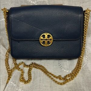 NWOT Tory Burch leather classic camera bag with chain strap